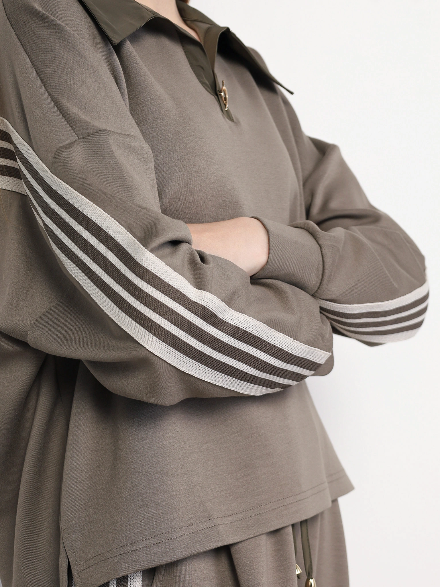 Джемпер свободного кроя с лампасами